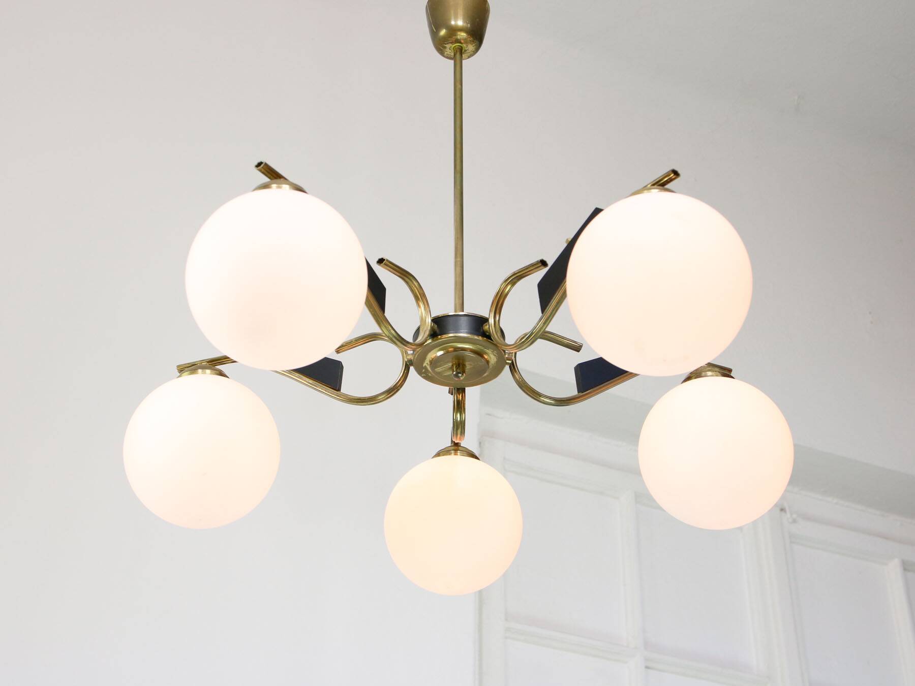 Mid-Century Modern Italian Brass and Opaline Chandelier, 1960