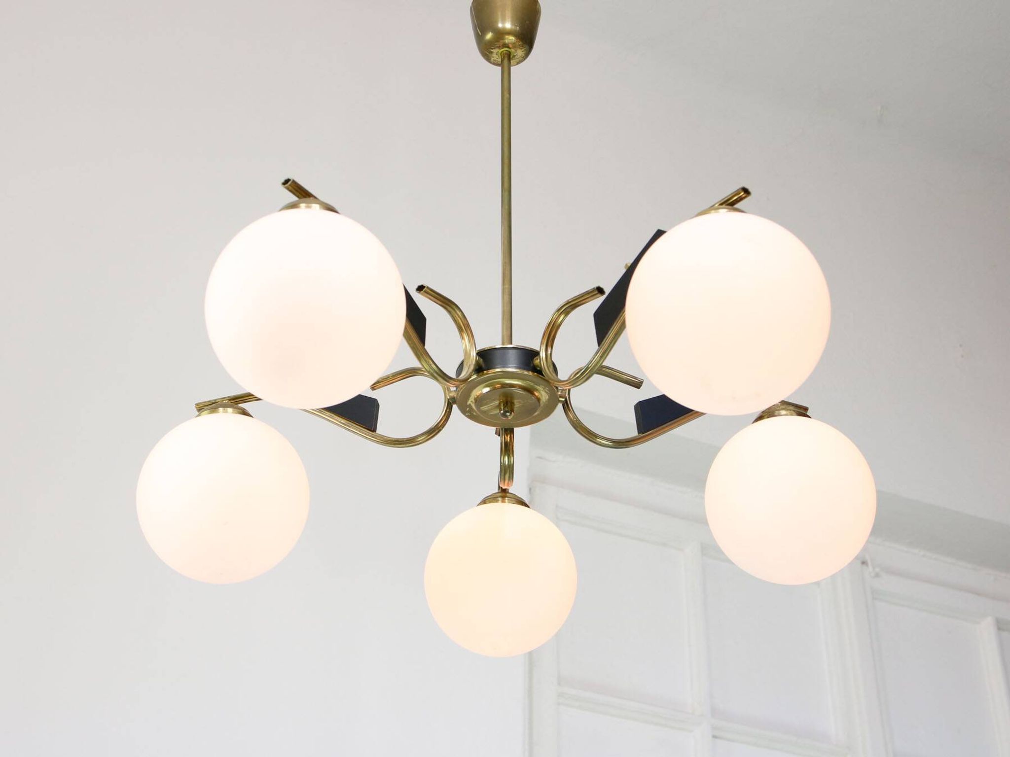 Mid-Century Modern Italian Brass and Opaline Chandelier, 1960