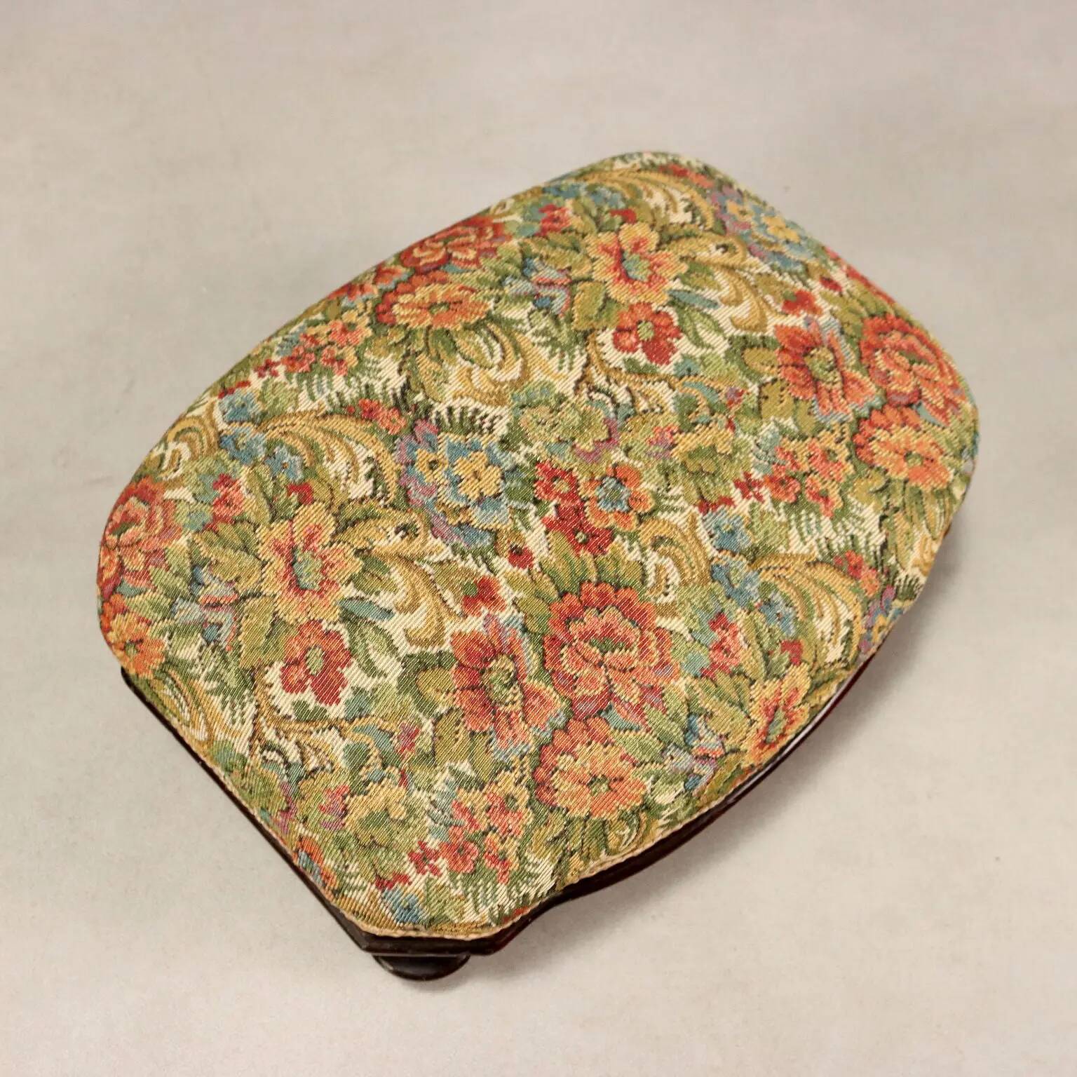 Victorian armchair with fabric pouf, England, 19th century.
