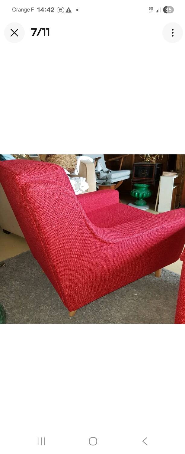 Vintage armchairs refurbished to new by Ramos Zanussi.