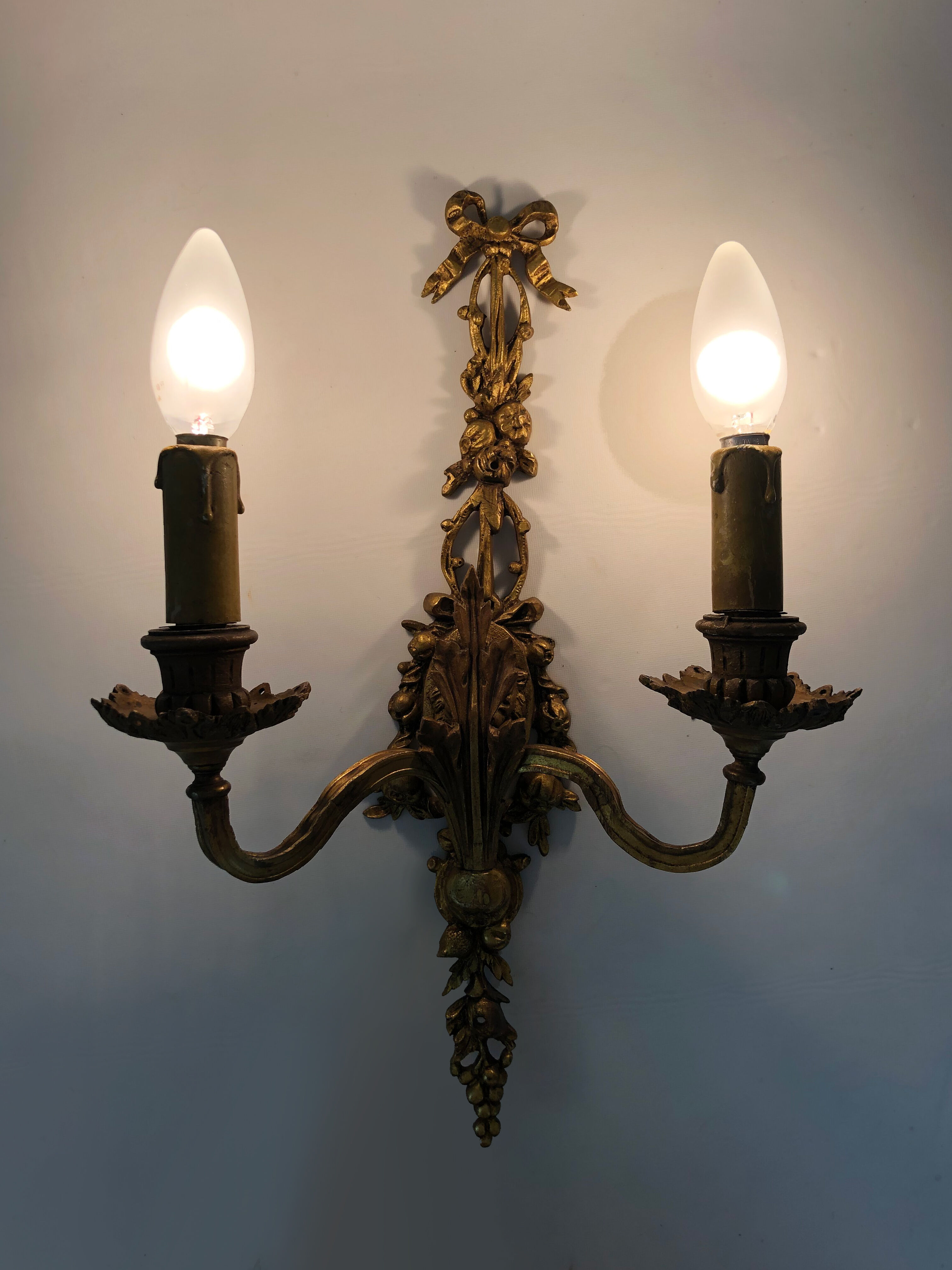Vintage wall lamp decorated with ribbon and grape. Louis XVI style. XIXth