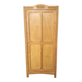 Bonnetière en sapin, armoire parisienne