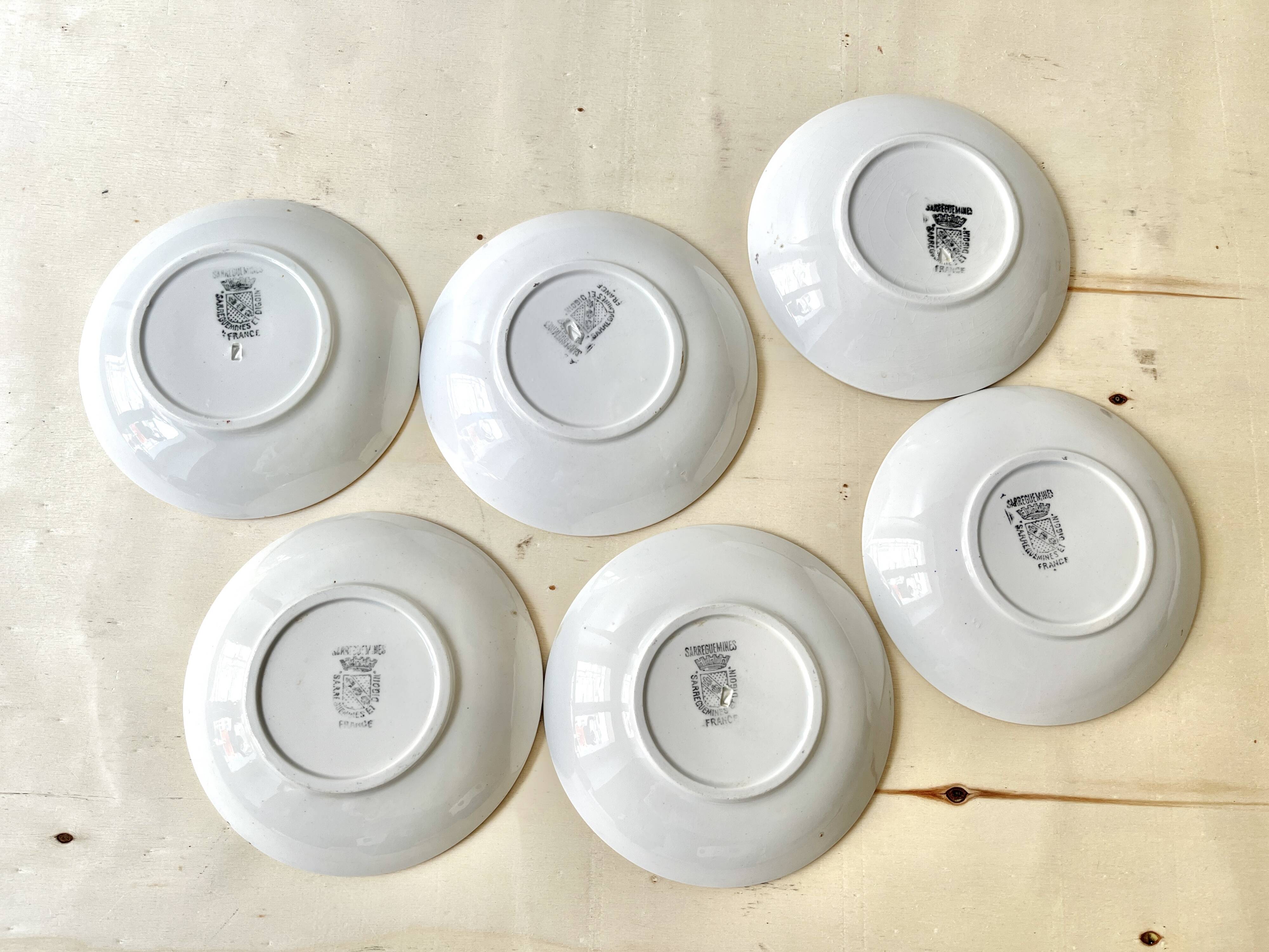 Set of 6 Sarreguemines Digoin earthenware coffee cups with art deco polka dots, 1930s