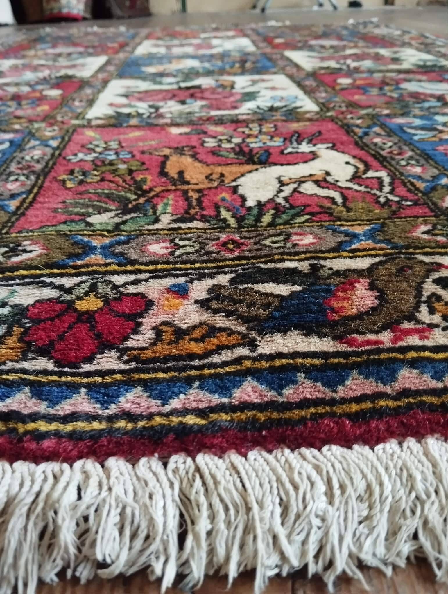 Handmade Bachtiar Djahad Persian rug 160x108cm
