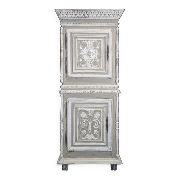 Homme debout de style Henri II en chêne sculpté patiné gris