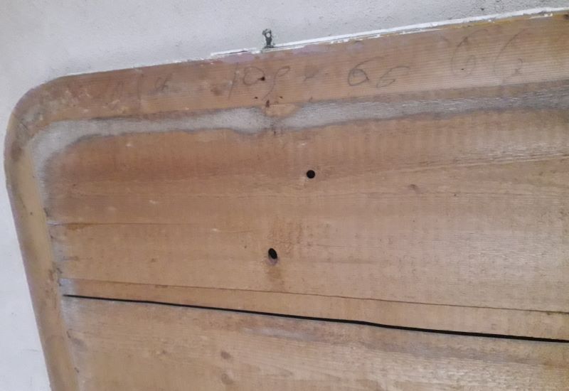 Golden Louis Philippe mirror H122xW84cm with gilded motifs.