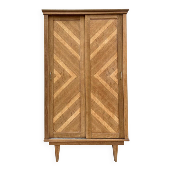 Armoire parisienne vintage — Beyit