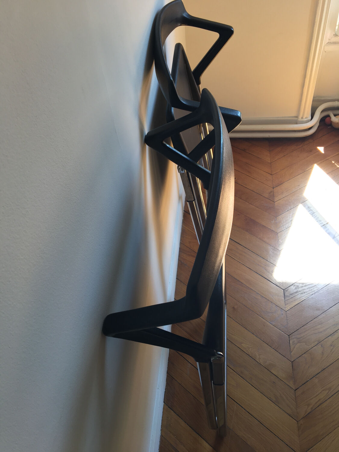 Arch folding chairs
