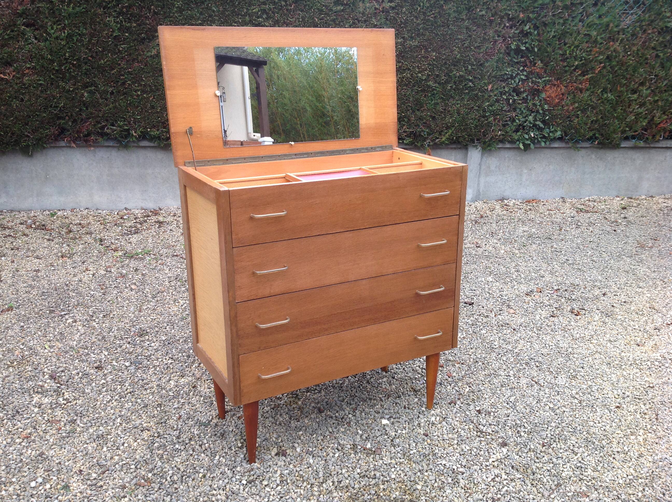 Beautiful vintage dressing table.