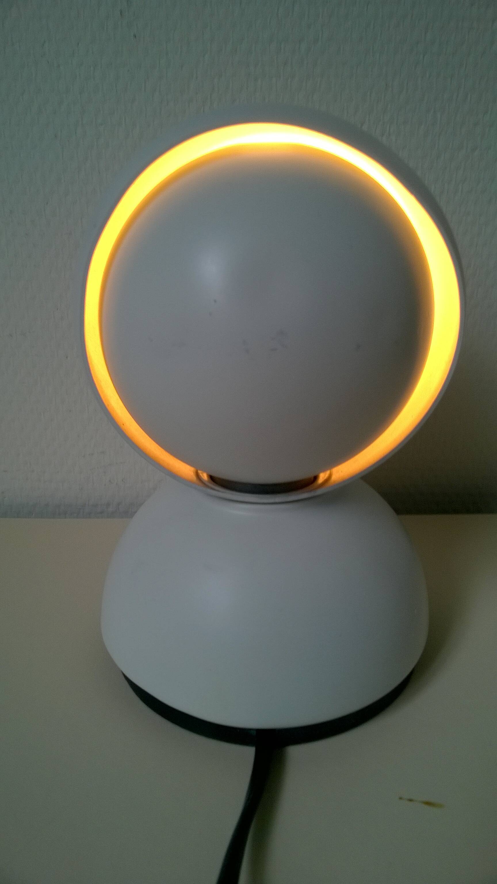 Lampe de table design Artemide modèle Eclisse par Vico Magistretti