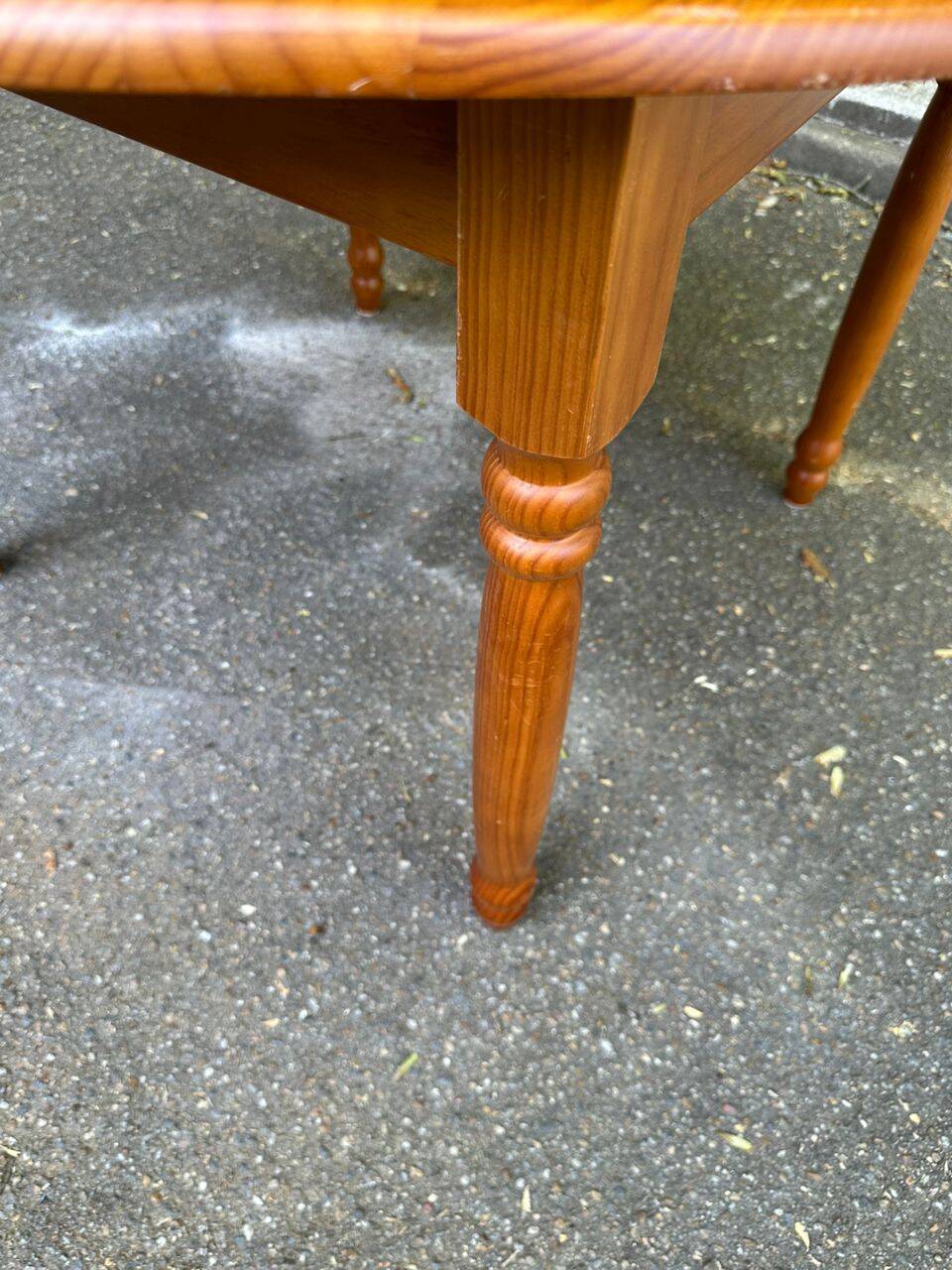 Round extendable dining table Louis Philippe in solid wood 118cm