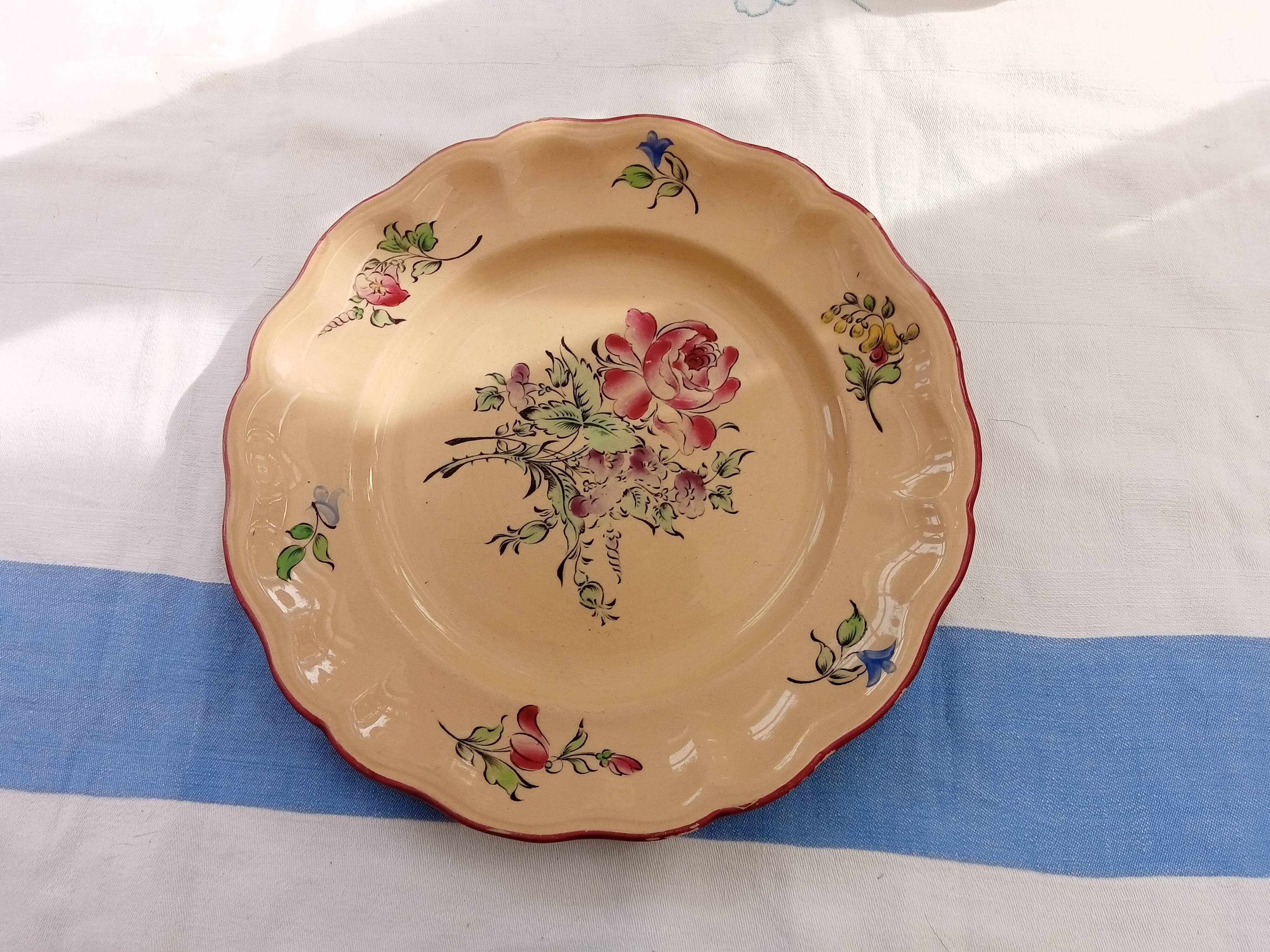 Assorted 18 old flower plates