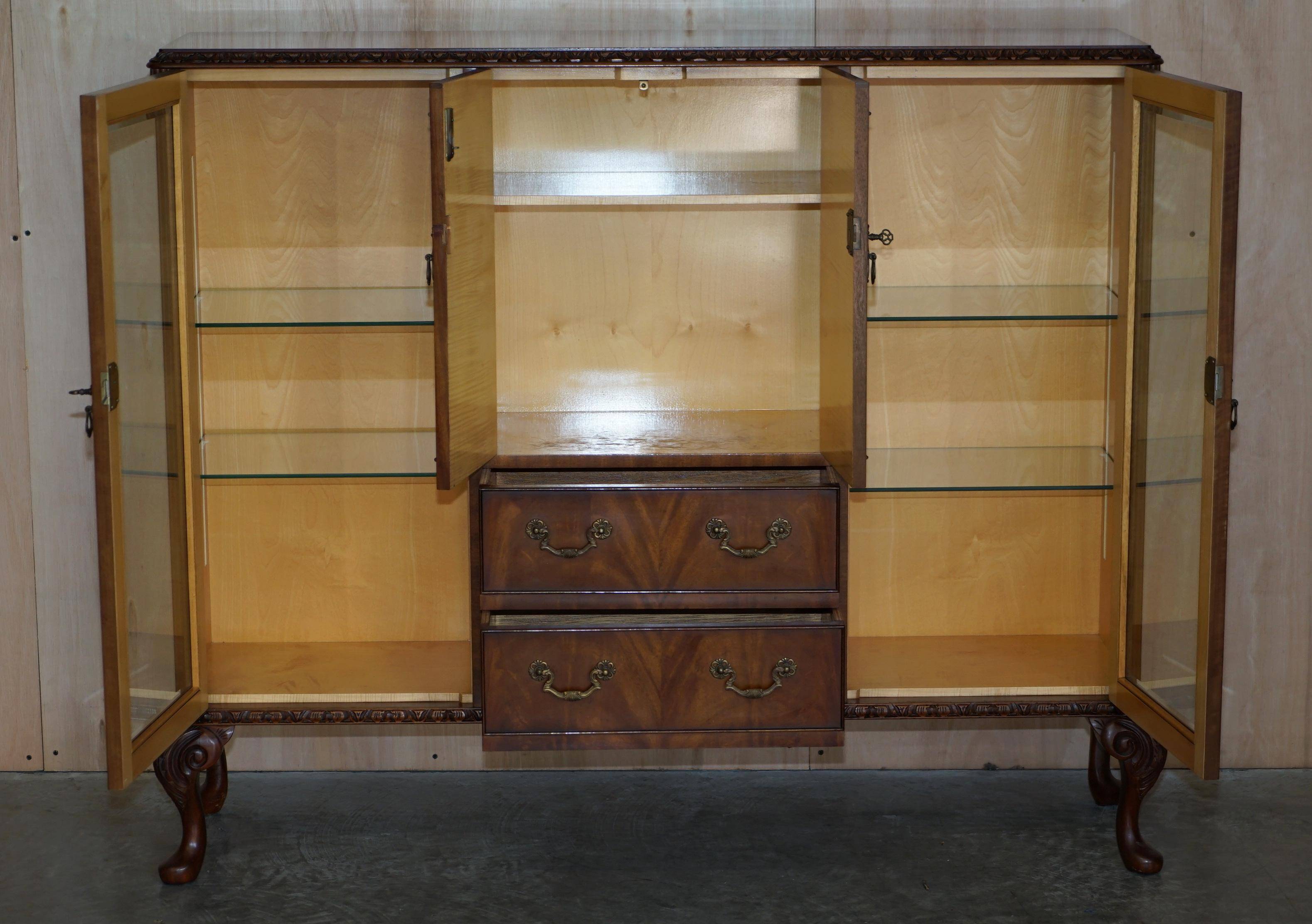 Vintage buffet display cabinet circa 1940 in flame mahogany and satinwood.