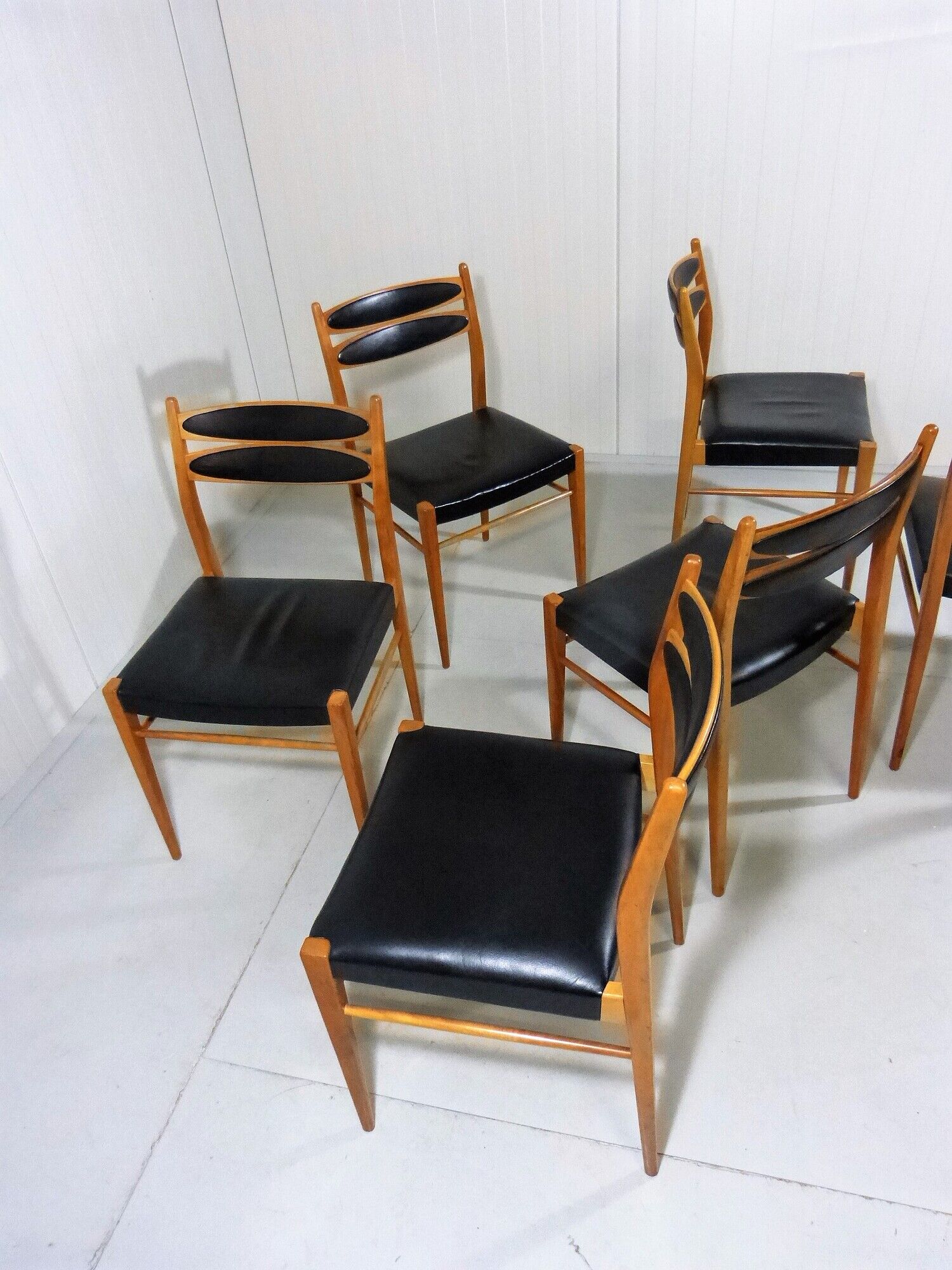 Set of 6 dining chairs in beech & black leather 1960’s