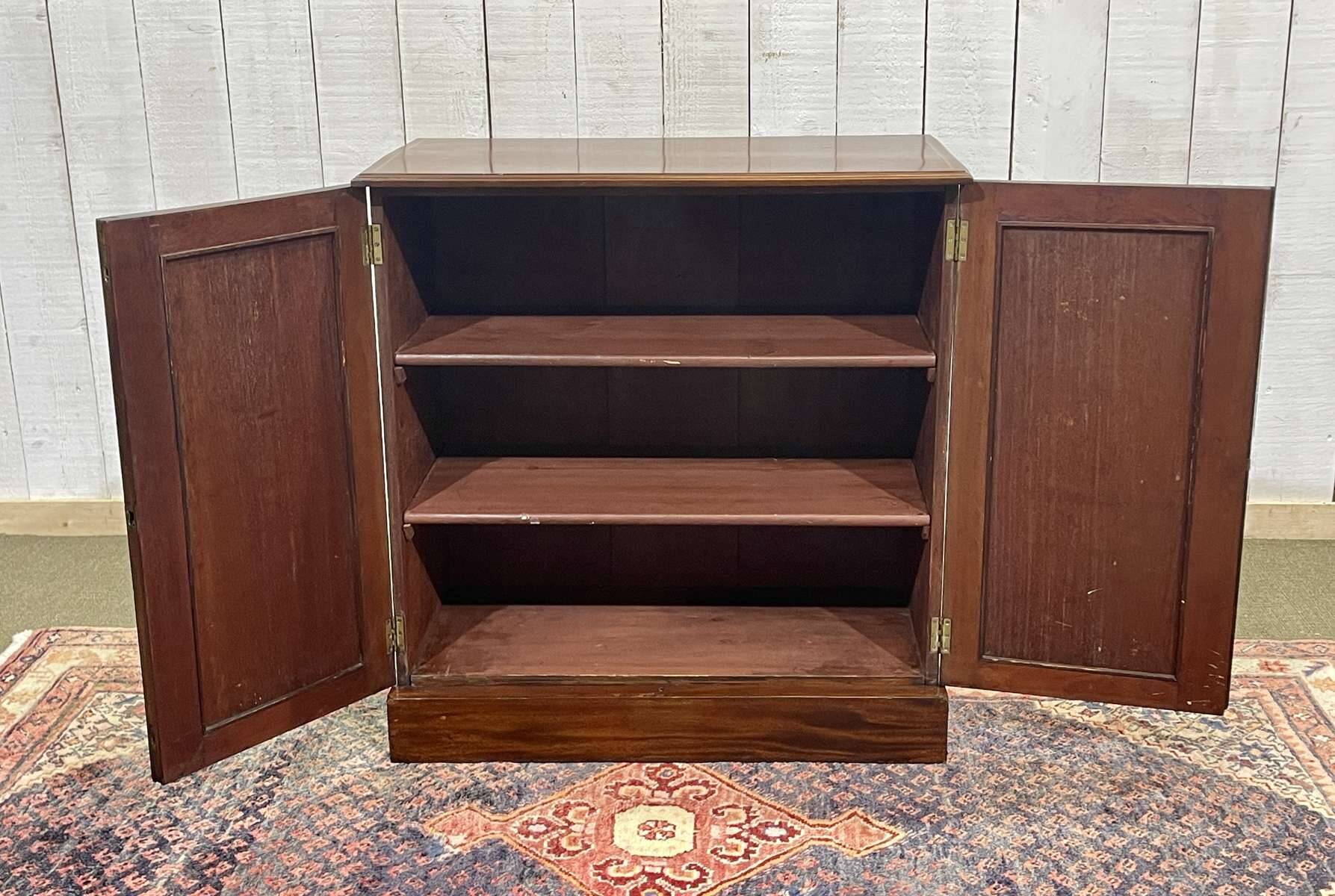 Buffet anglais en acajou des années 1930