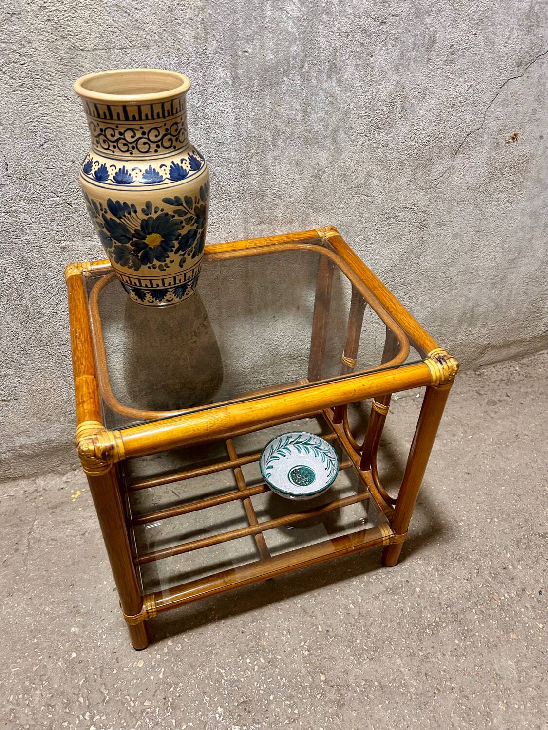 Table basse en rotin vintage