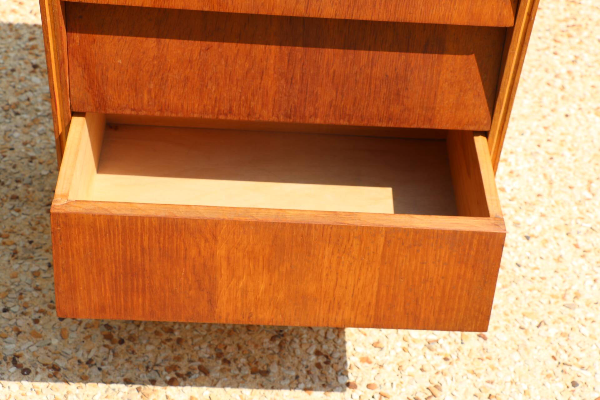 Dark chest of drawers with 5 drawers from the 1950s