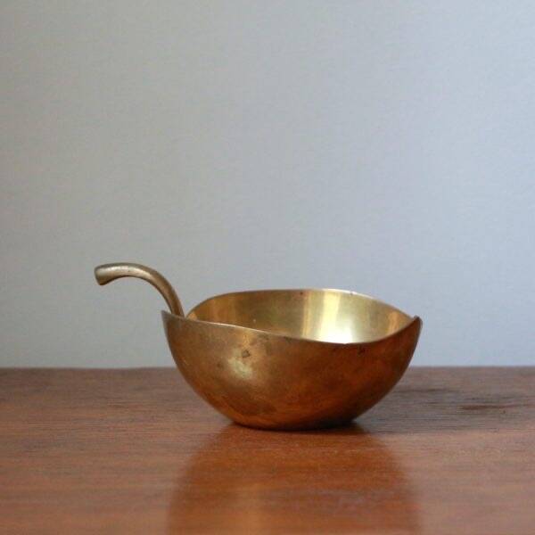 Brass apple pocket emptier