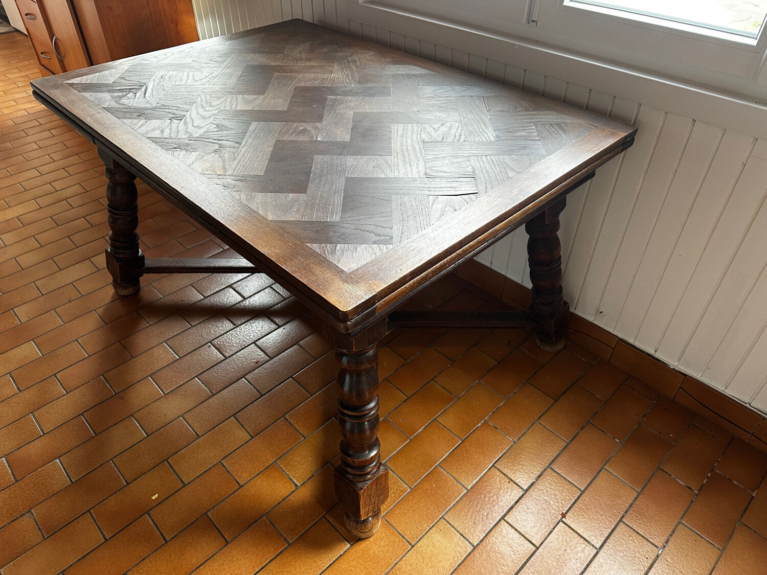 Rustic oak table with extensions
