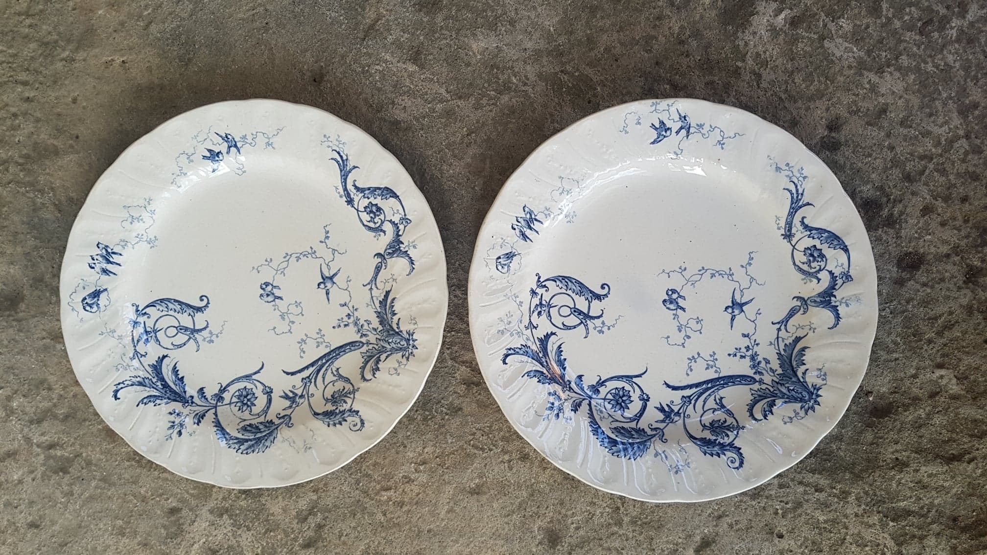 Set of 2 plates in Iron Earth Gien model Rinceaux