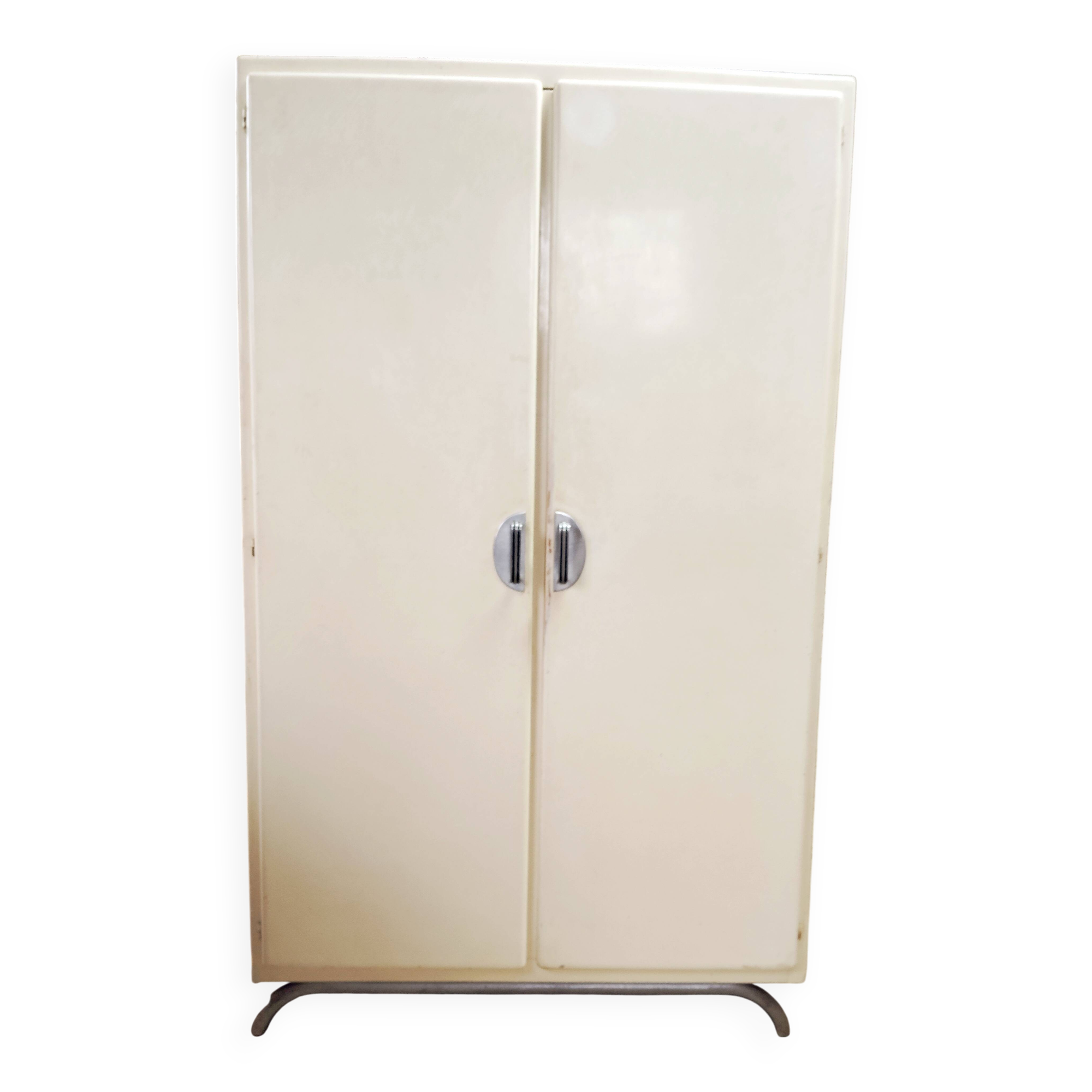 Mado kitchen cabinet