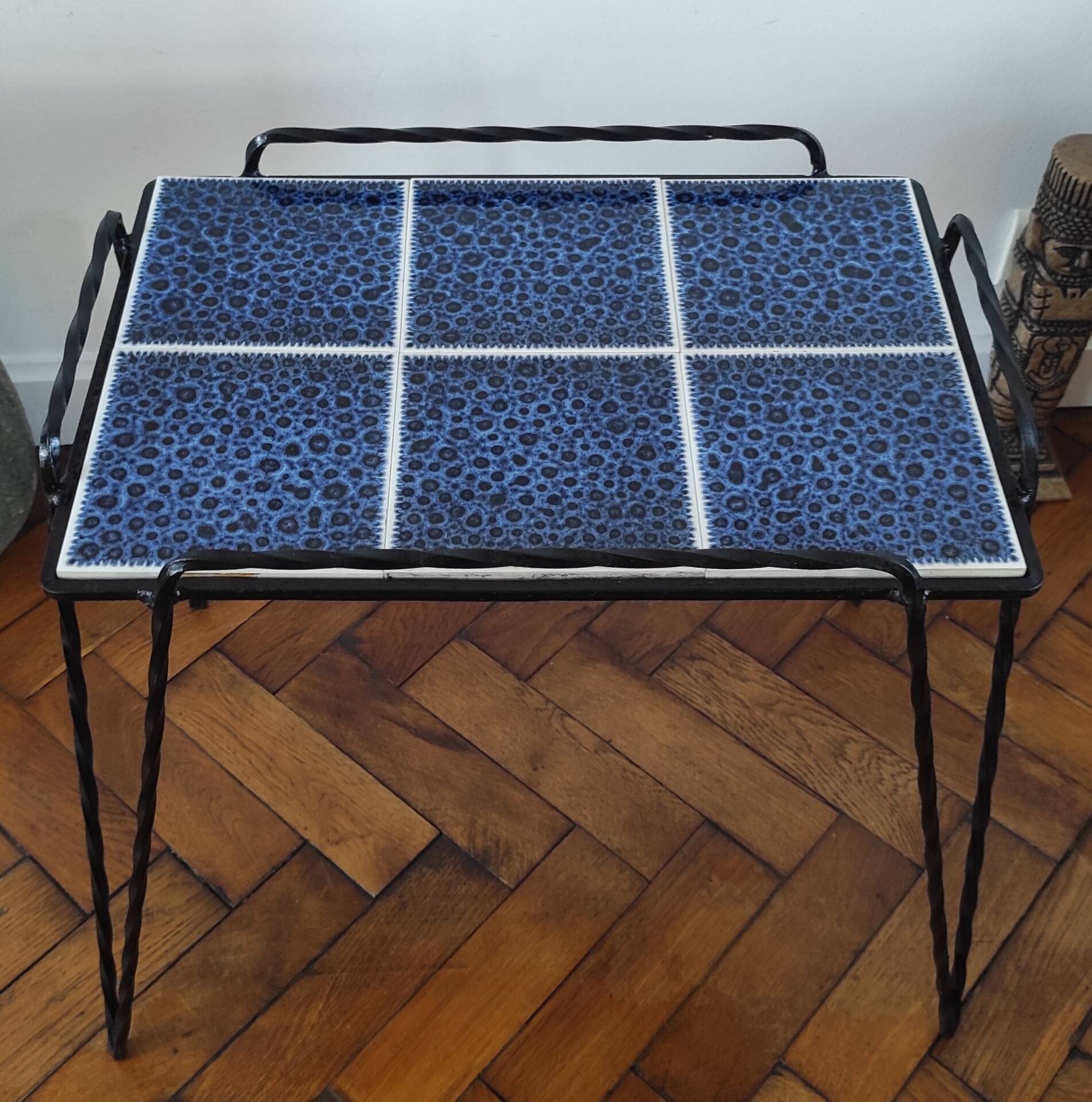 Vintage side table in twisted wrought iron and glazed ceramic.
