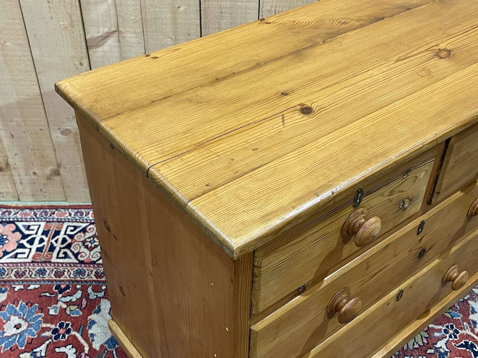 English chest of drawers from the end of the 19th century in fir