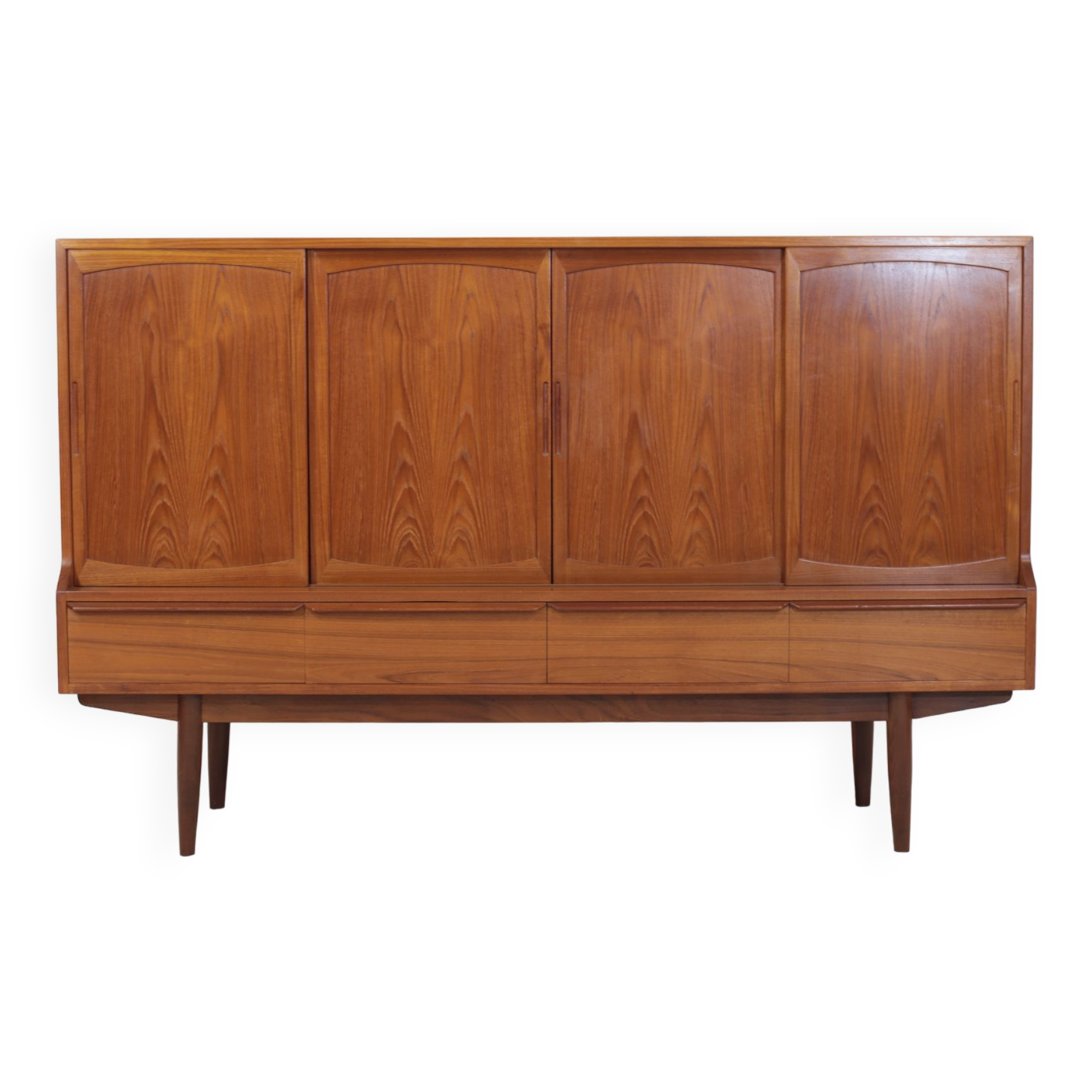 Henning Kjaernulf high sideboard