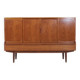 Henning Kjaernulf high sideboard