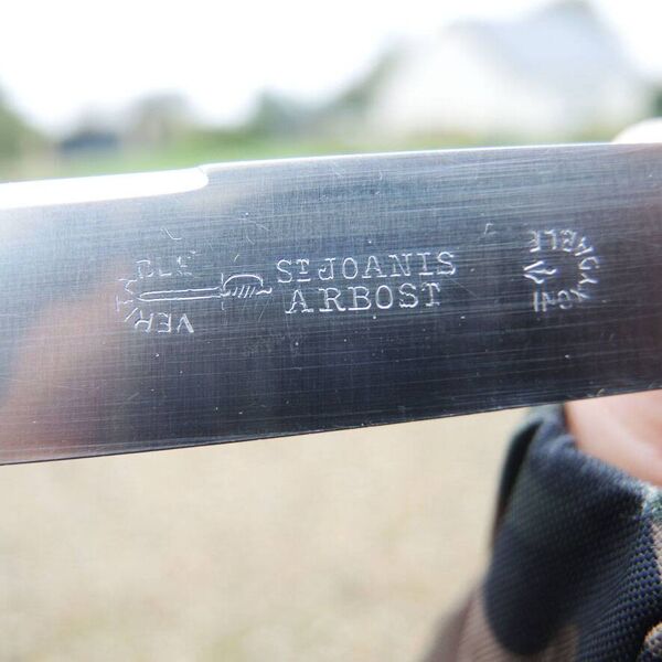 7 anciens couteaux en inox & corne St Joanis Arbost