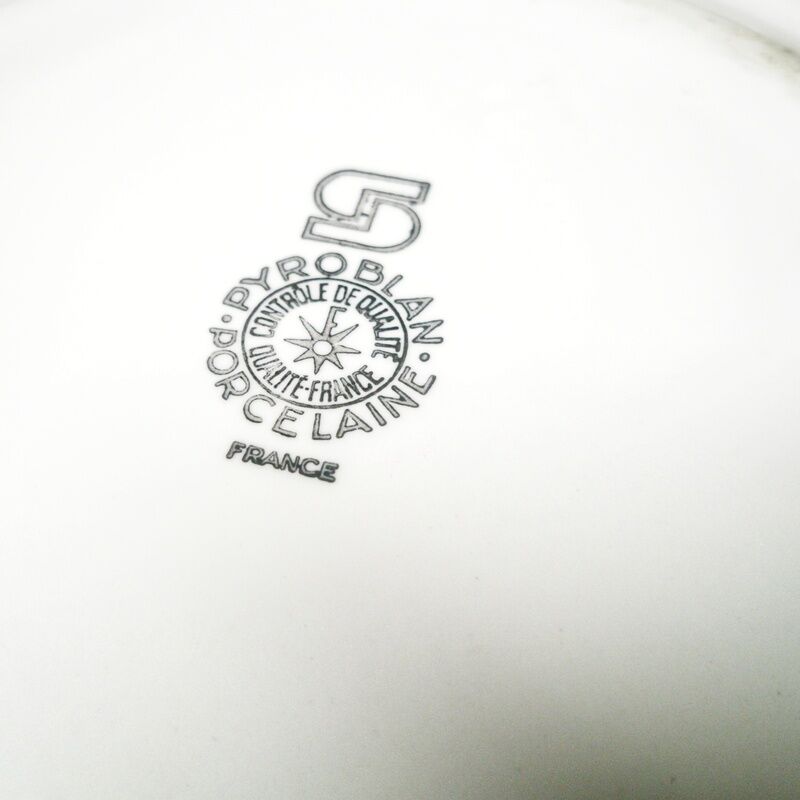 6 Pyroblan porcelain plates