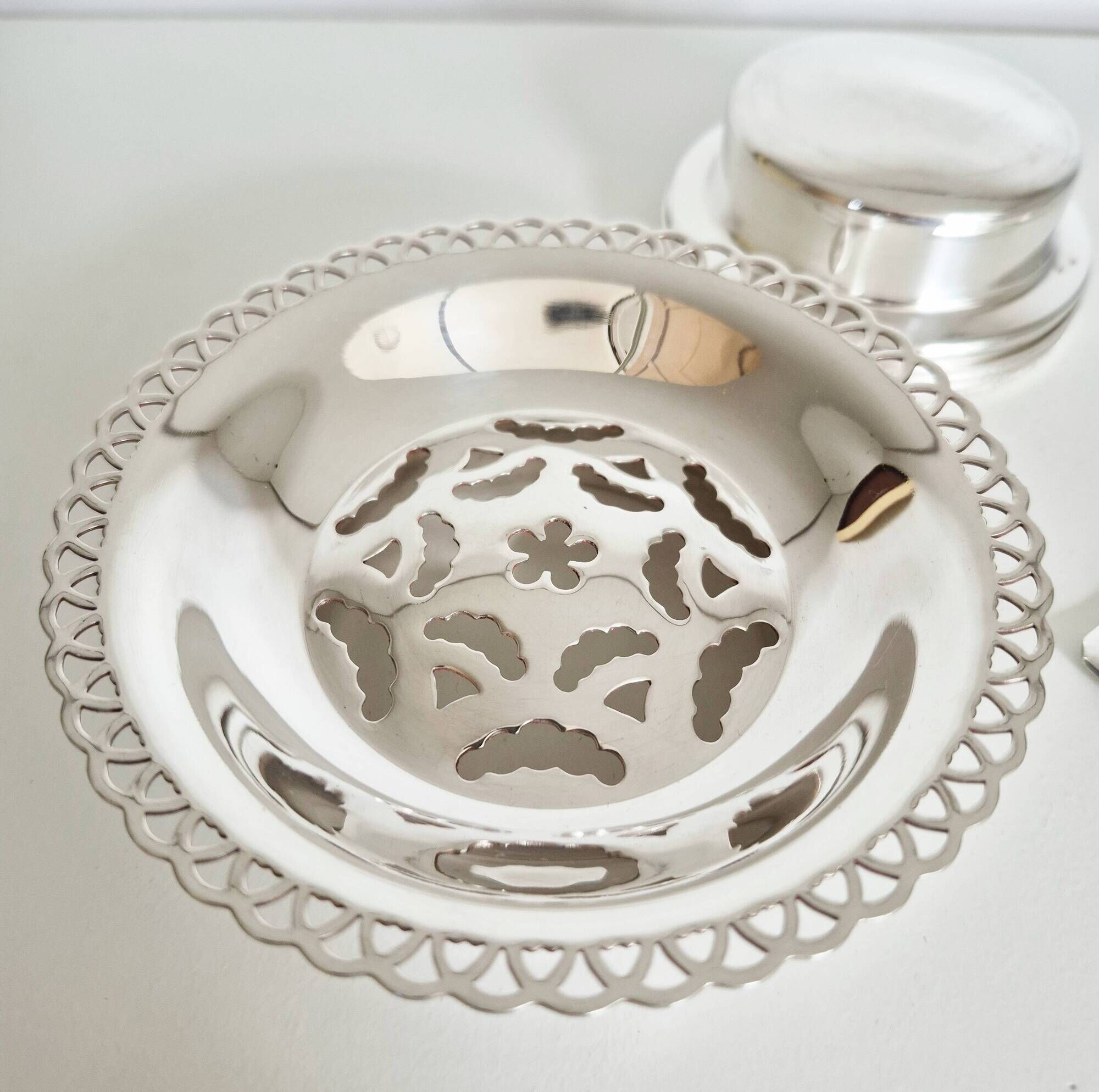 Antique butter dish Coquillor-glace in silver-plated metal and its knife.