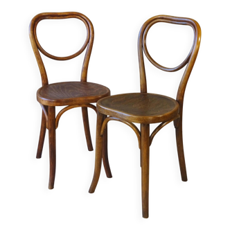 2 Thonet Coeur N°28 bistro chairs in wood, 1925