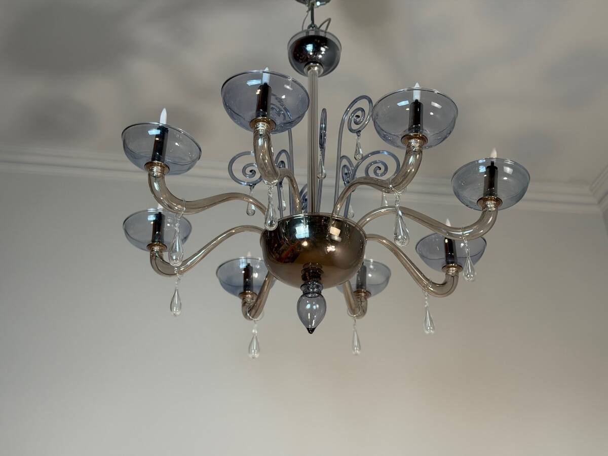 Venetian chandelier in two-tone grey/blue Murano glass with gilding, circa 1990.