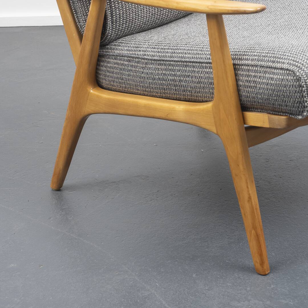 Fauteuil années 50 en merisier restauré, deux disponibles