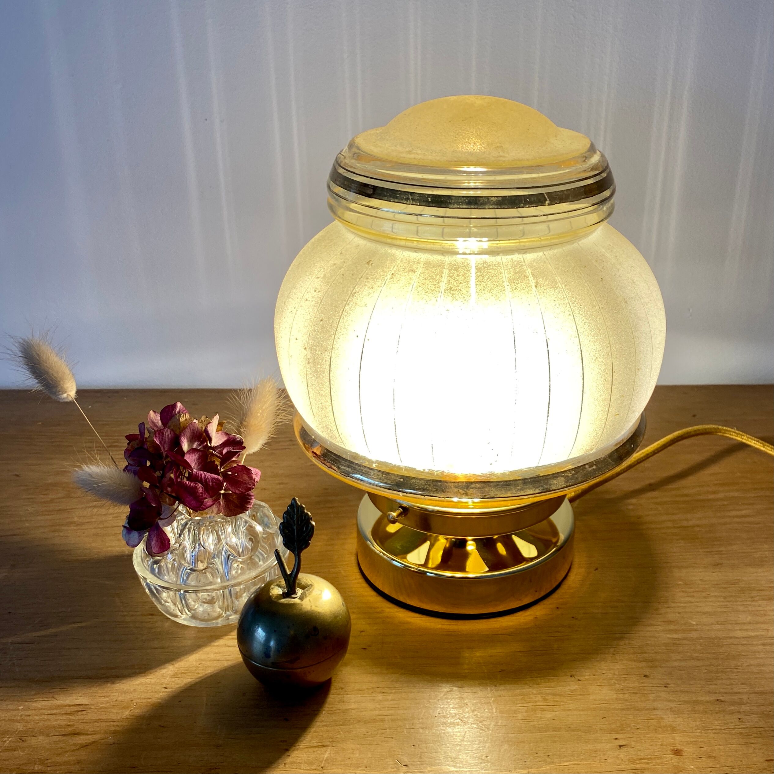 Vintage art deco globe table lamp