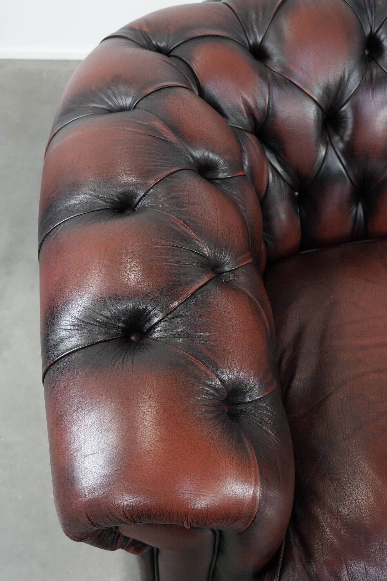 Classic cowhide Chesterfield sofa in English style with red/brown colours