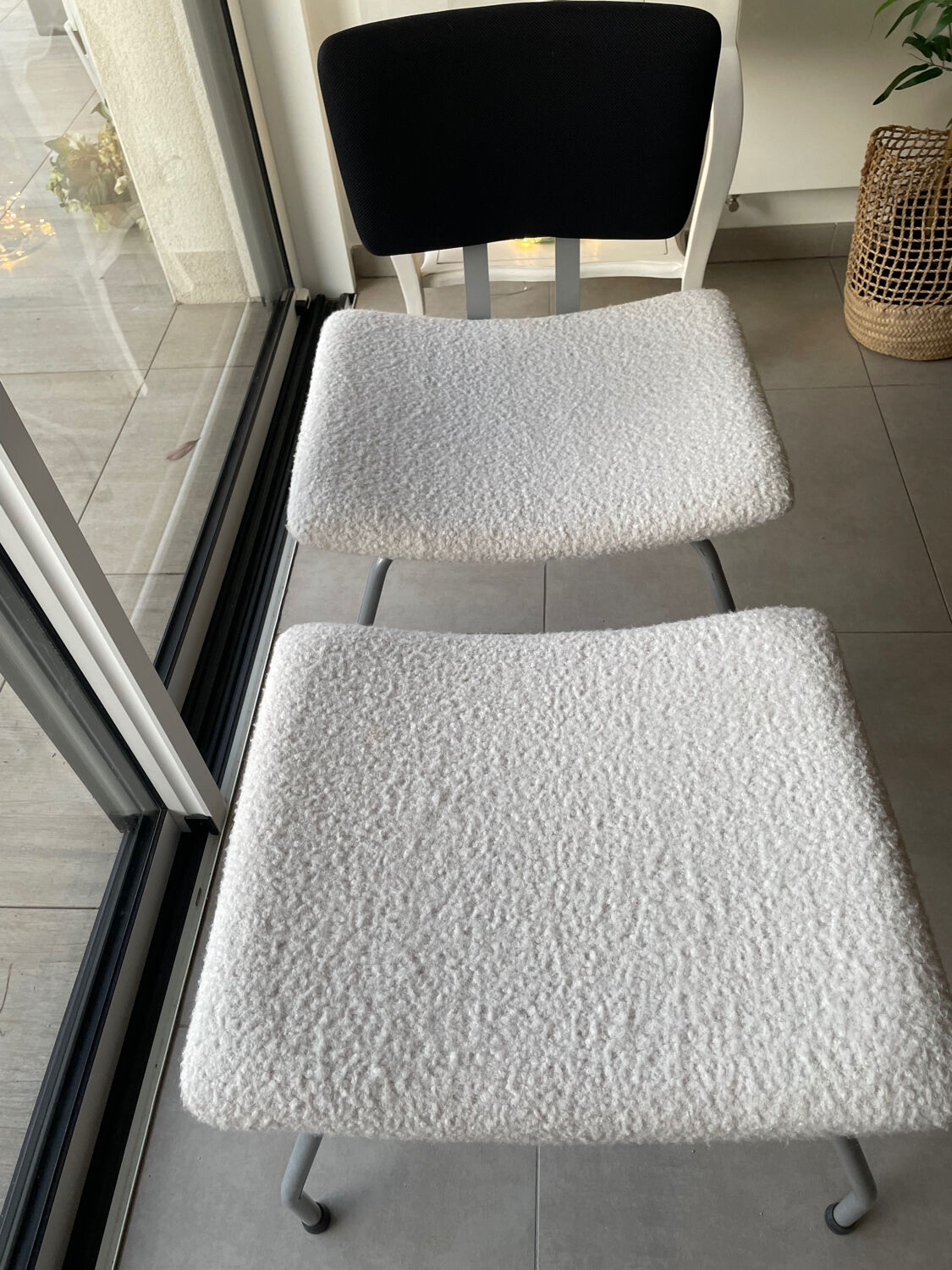 Armchair and footrest in boucle wool.