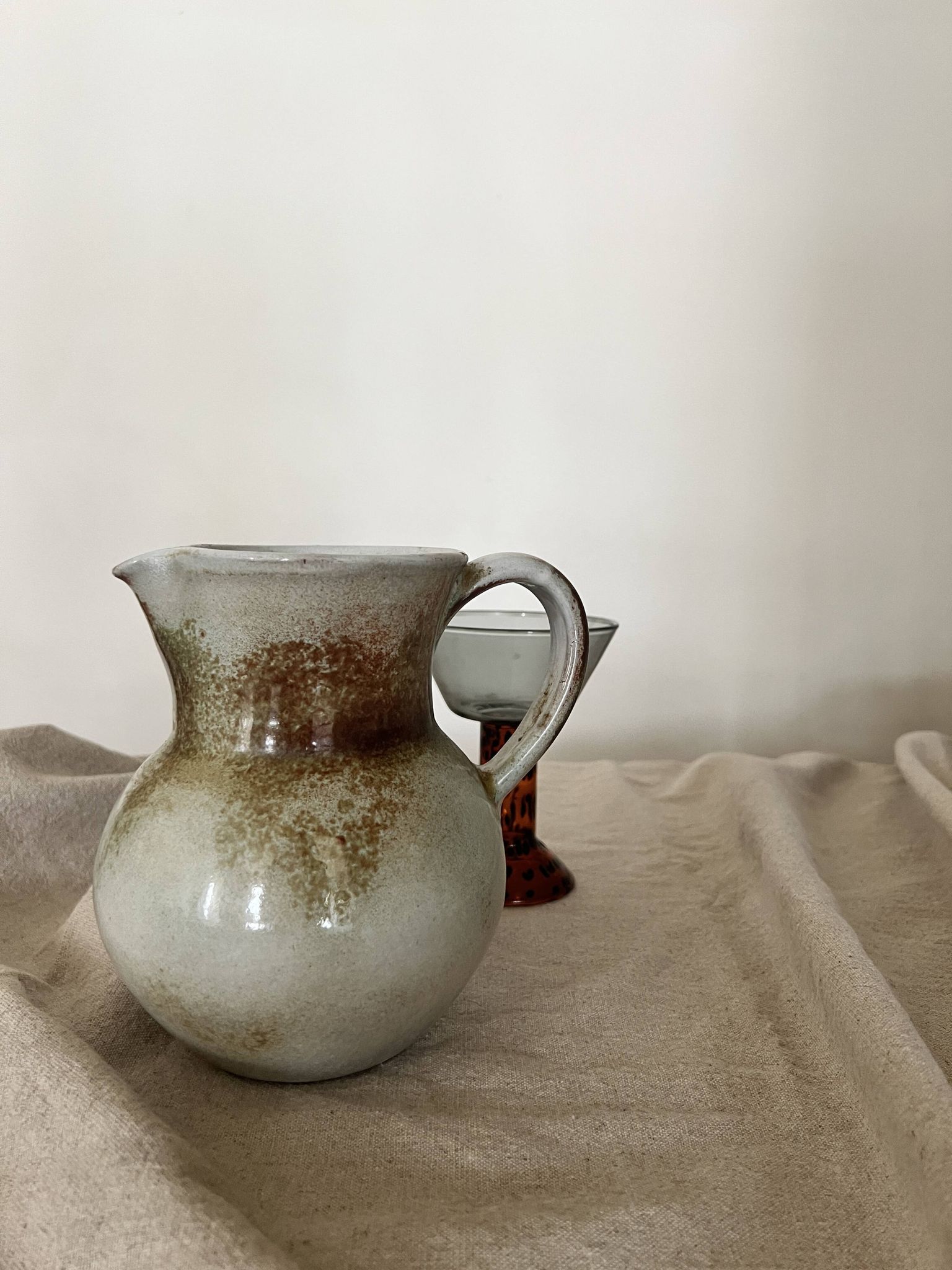Carafe vintrage à eau / orangeade en céramique émaillée, 1950