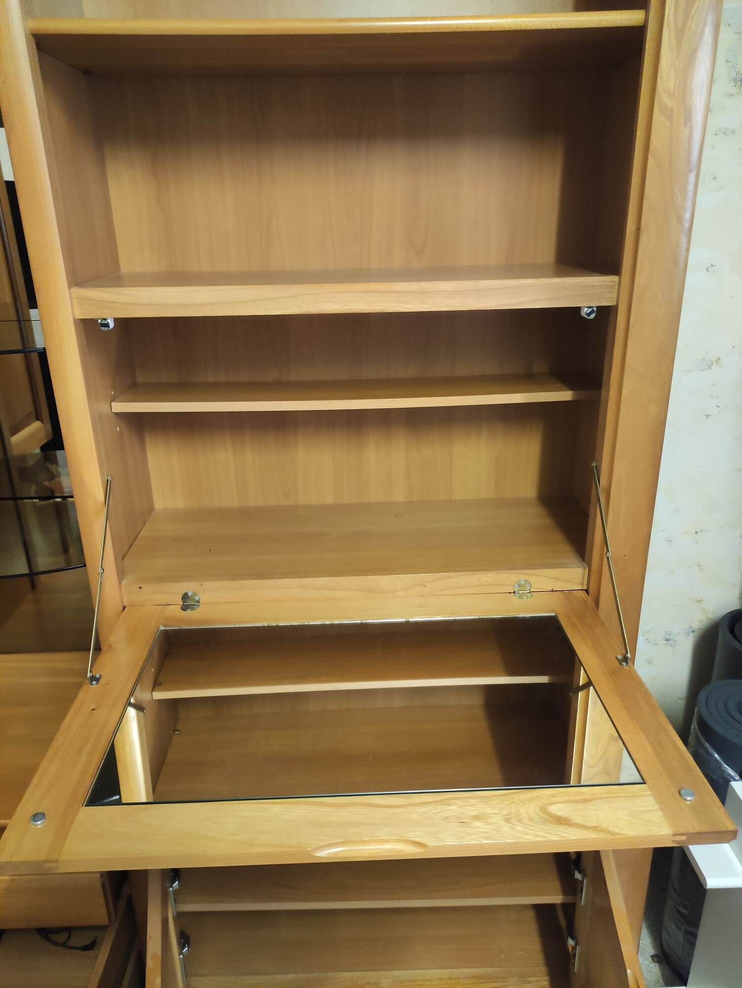 Bahut high in solid alder with bar