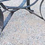 Table basse des années 70 en fer forgé plateau en verre bec de corbin