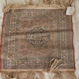 Tapis persan carré vintage
