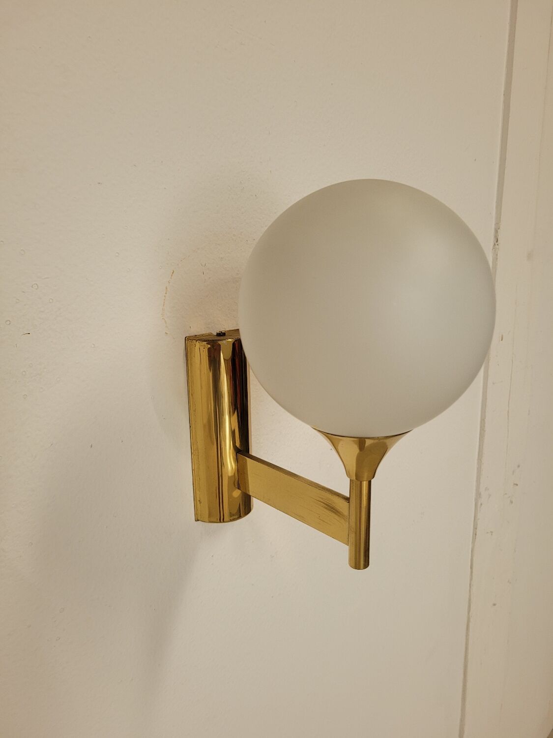 Pair of vintage wall lights in brass and glass from the 70s