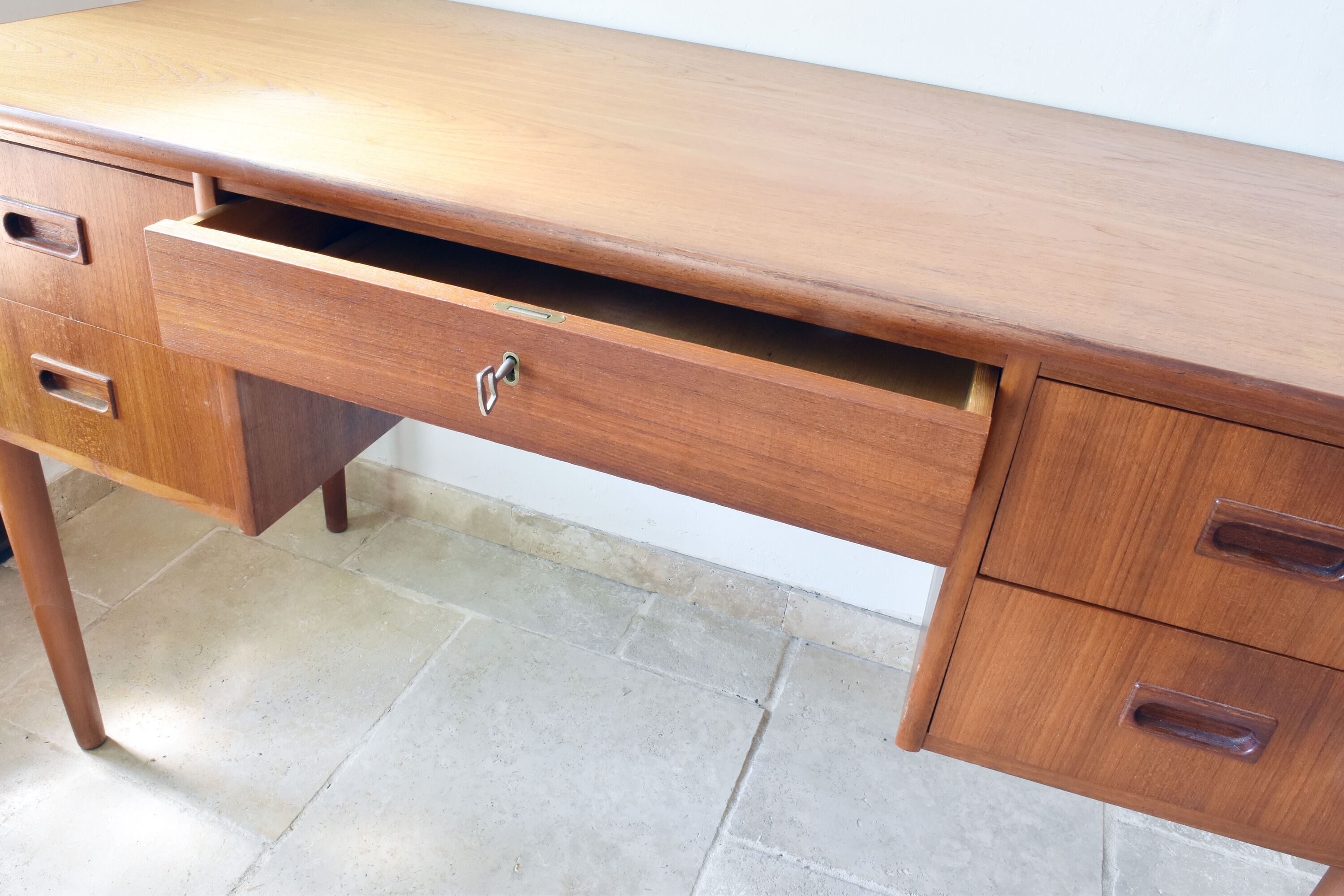 Scandinavian vintage office and chair - 60s