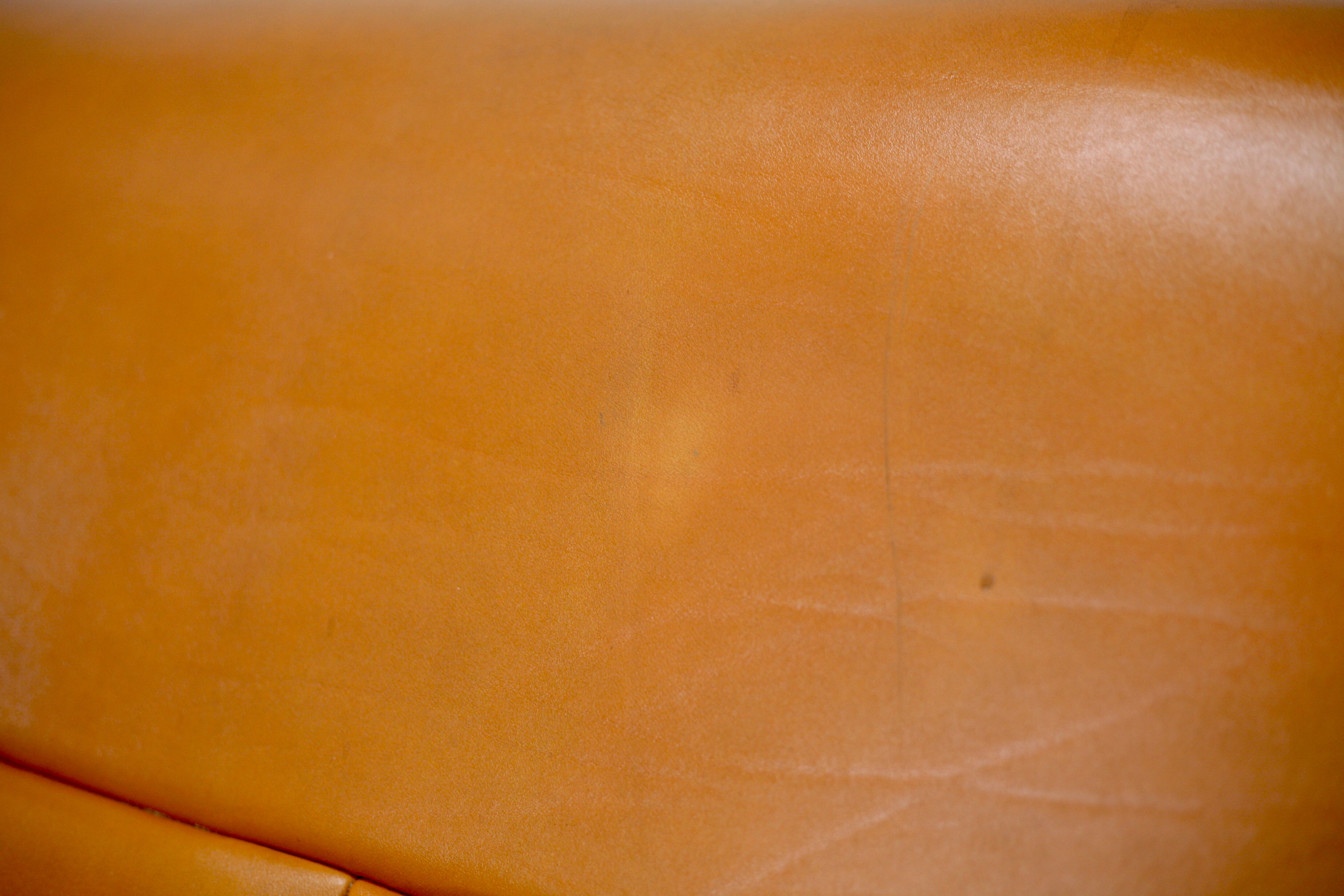 Sofa "space age". Leather, fiberglass, foam, steel. Circa 1970. Orange.