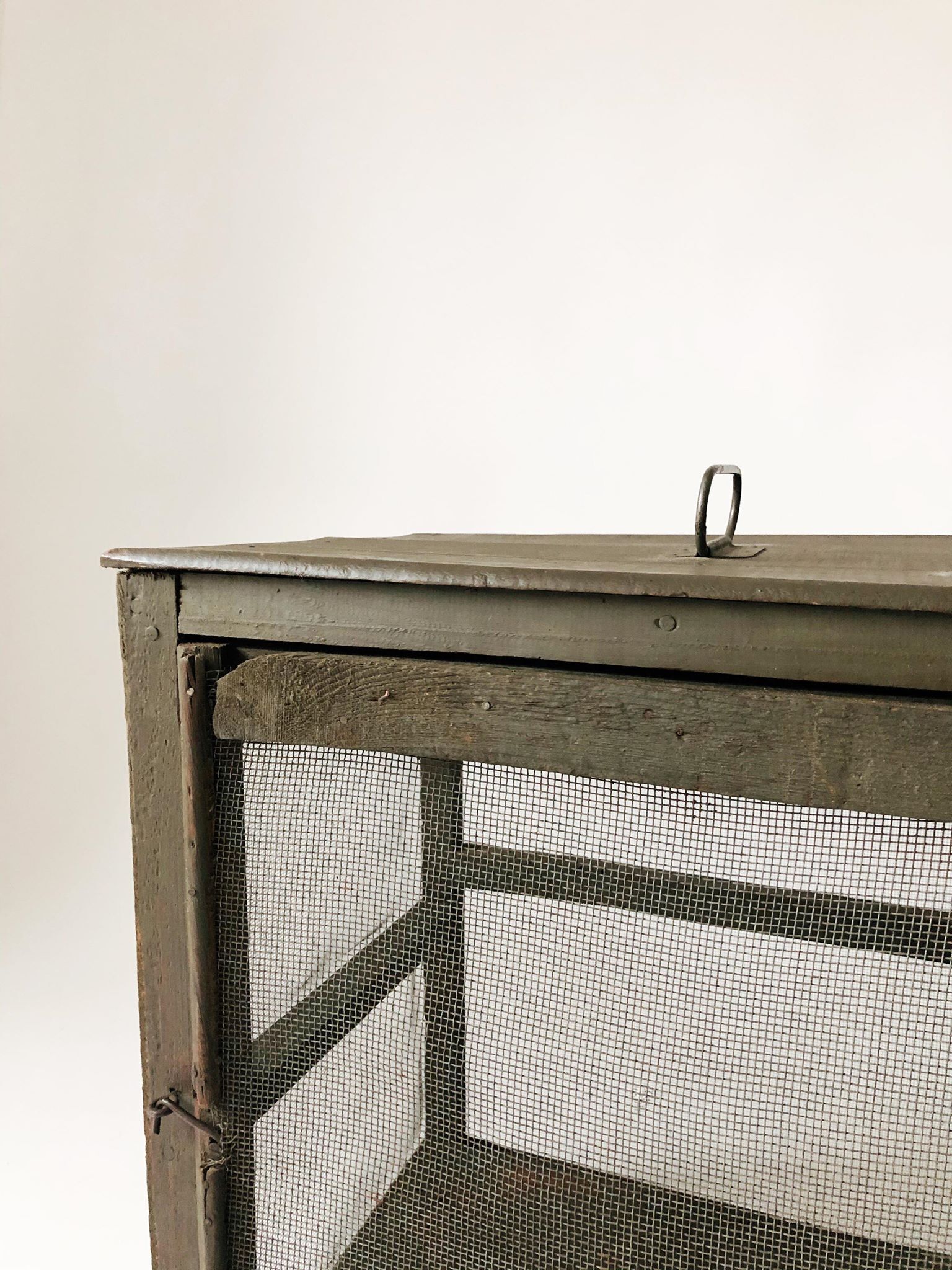 Garde manger ancien en bois