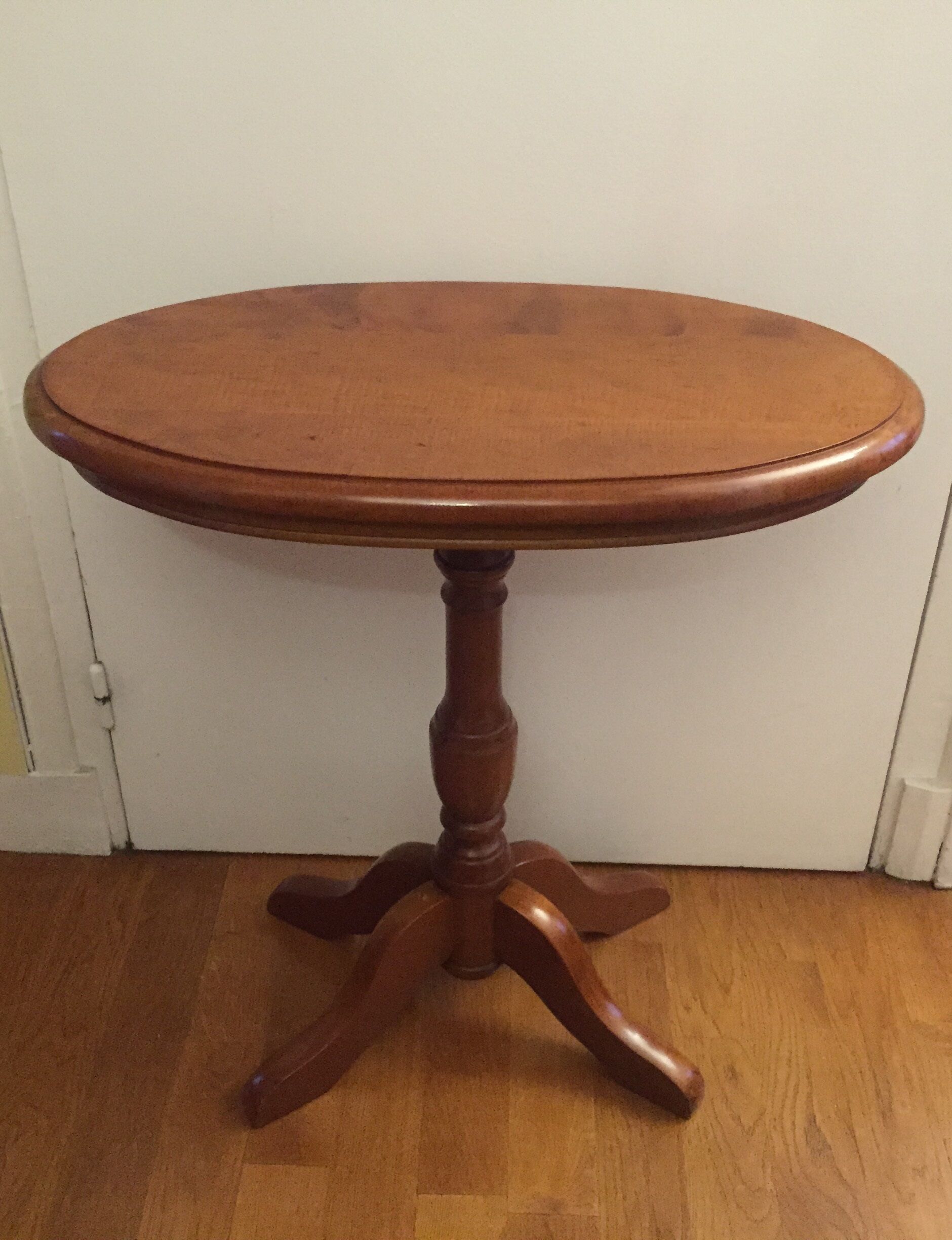 Oval pedestal table
