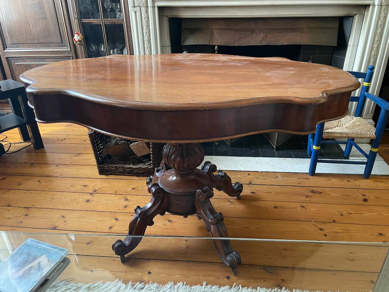Violin table