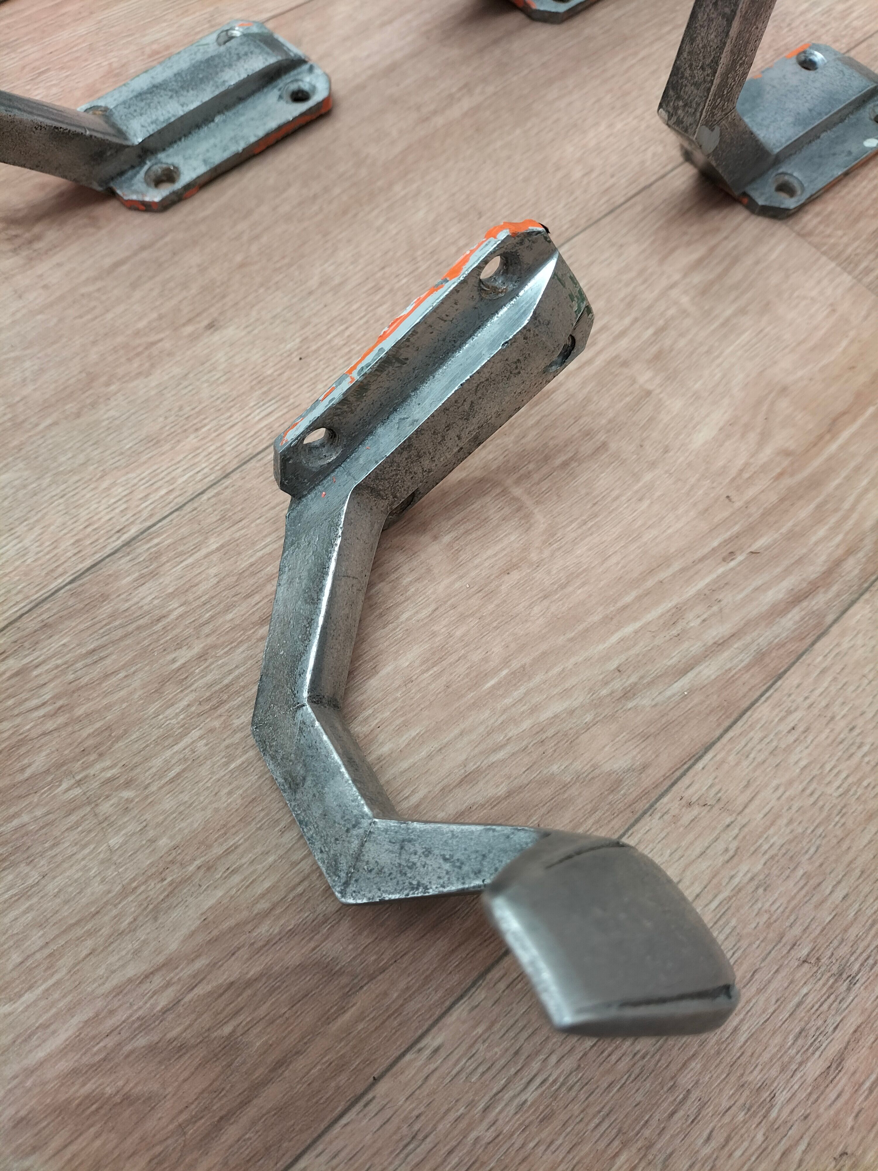 Lot de 16 patères