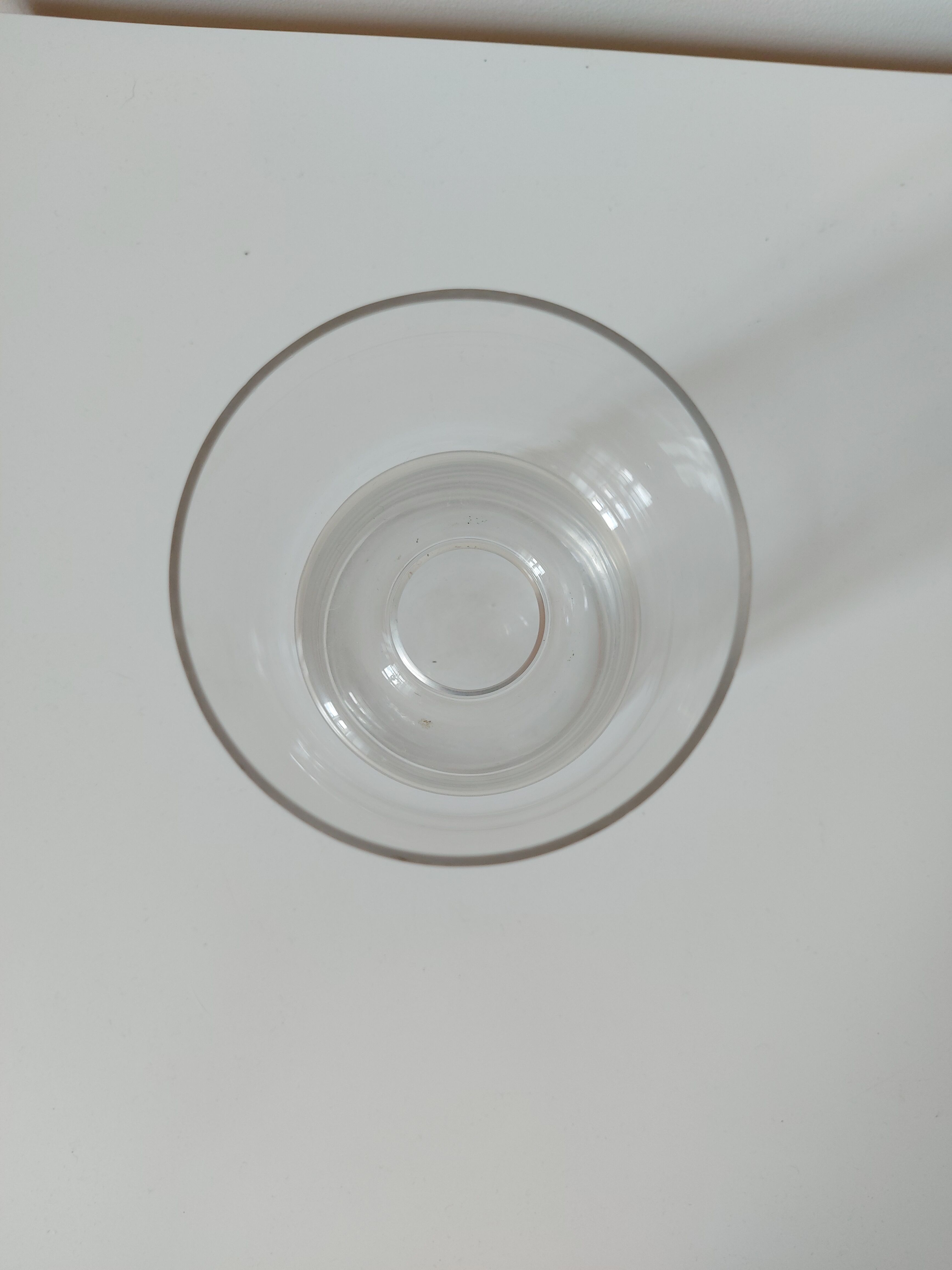 Diabolo vase for avocado